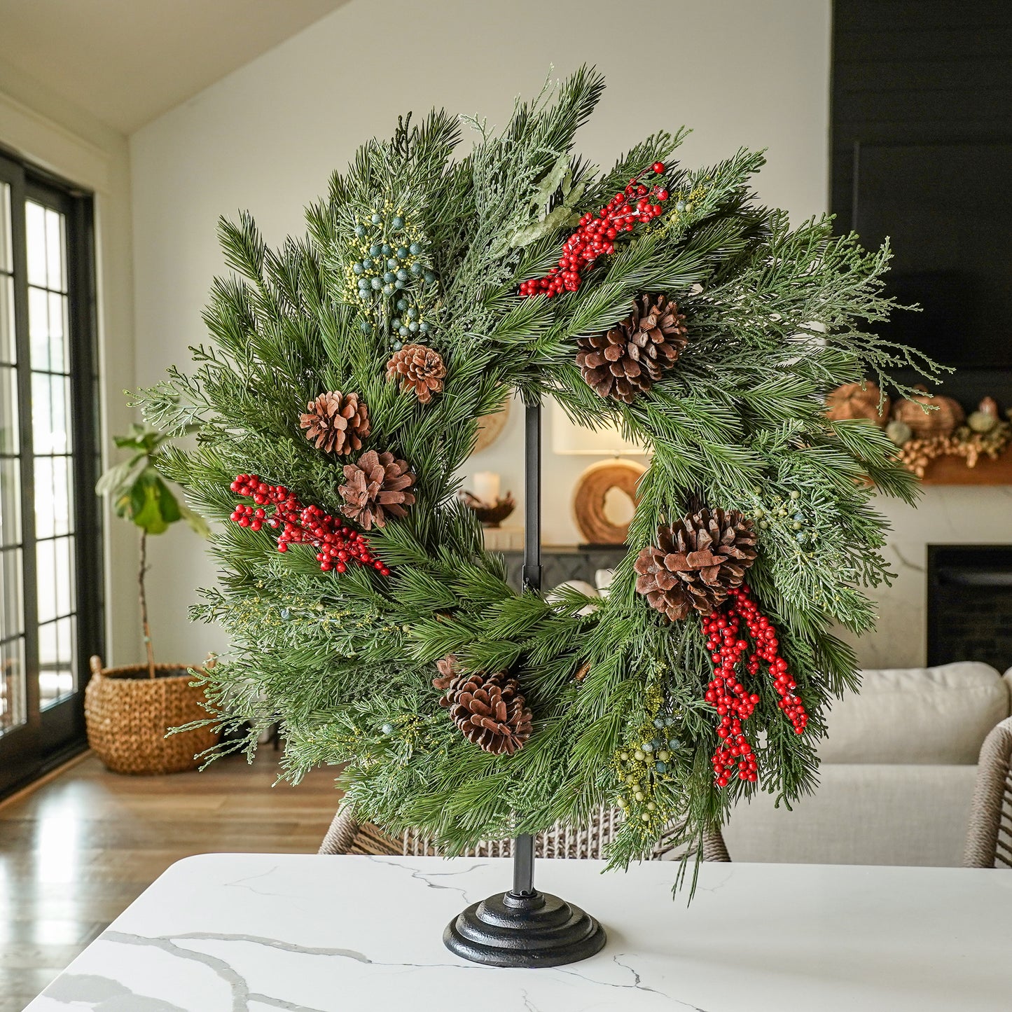Adjustable Finial Wreath Stand | Black Metal