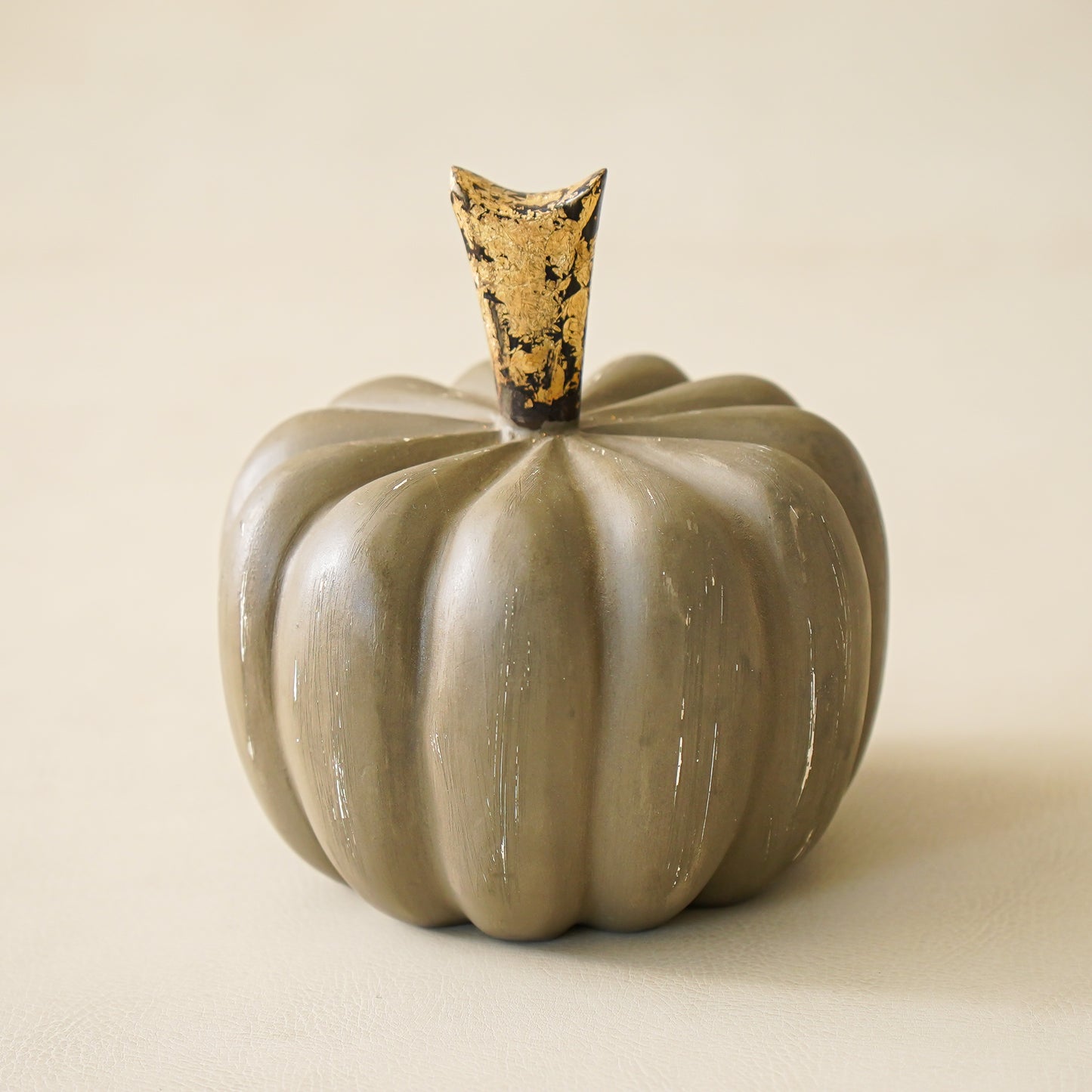 Gray Mango Wood Pumpkin | Medium