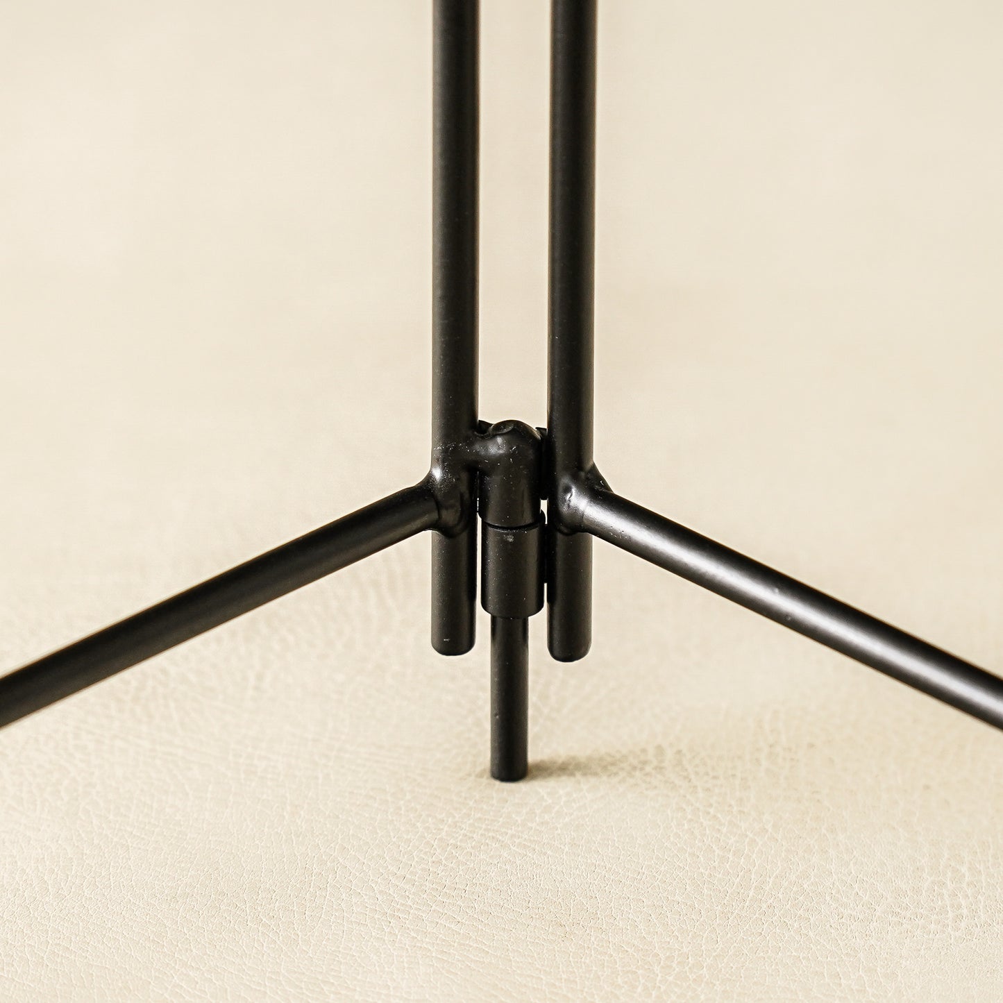 Black Straight Back Easel | 13.25"H Metal Display Stand