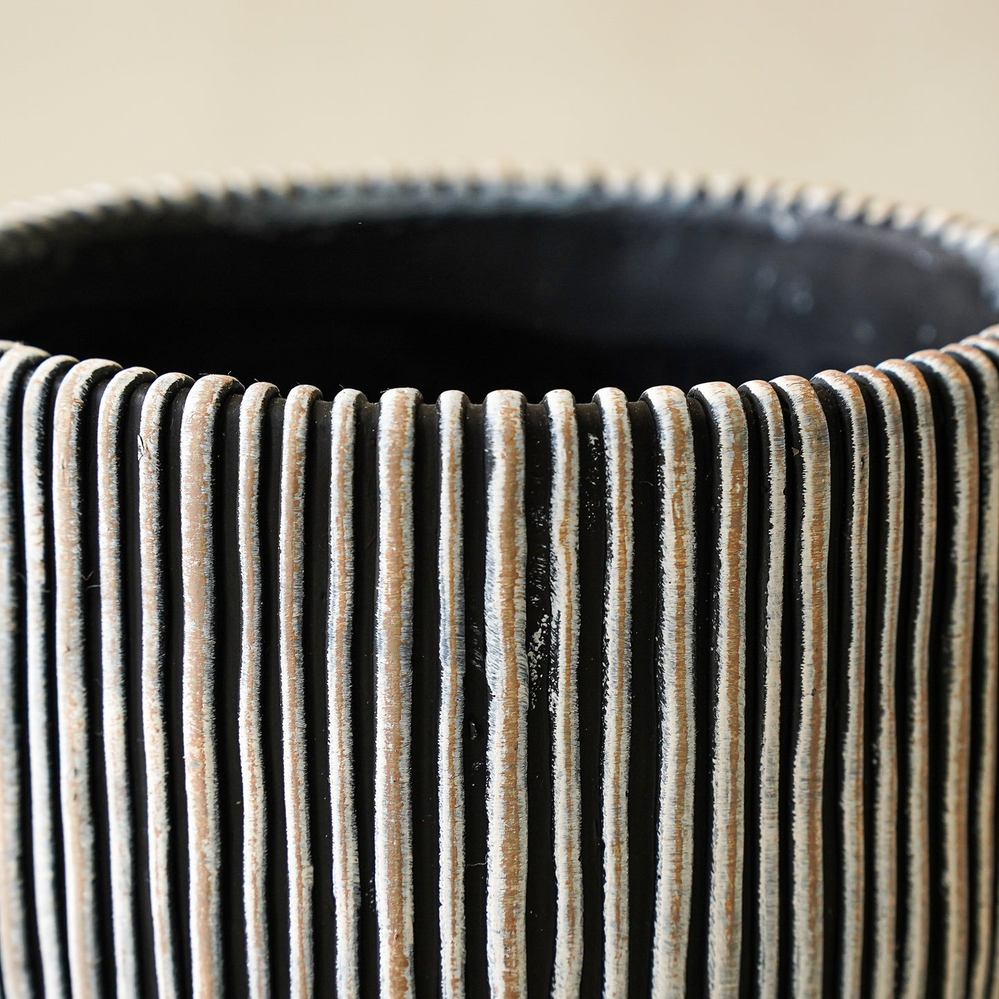 Black & Beige Ribbed Planter