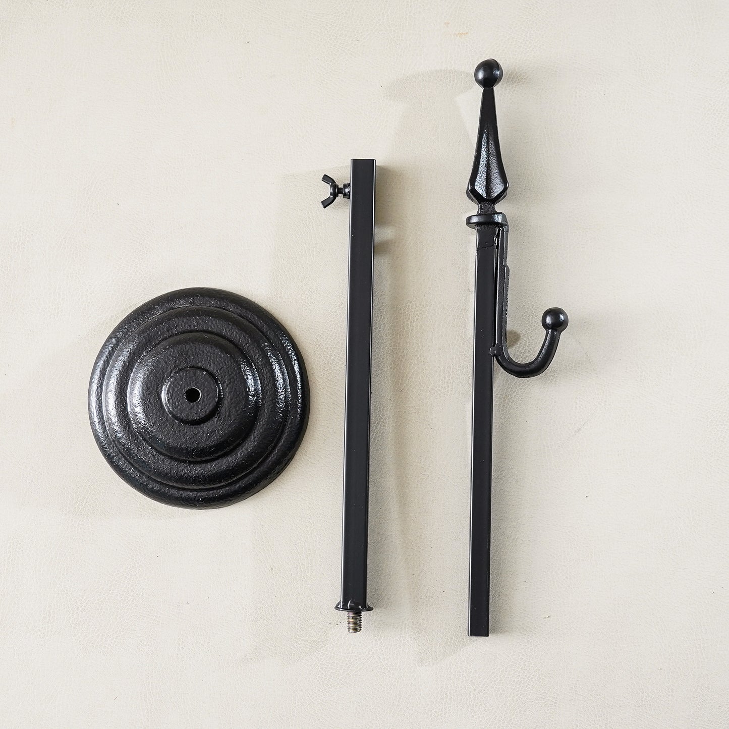 Adjustable Finial Wreath Stand | Black Metal