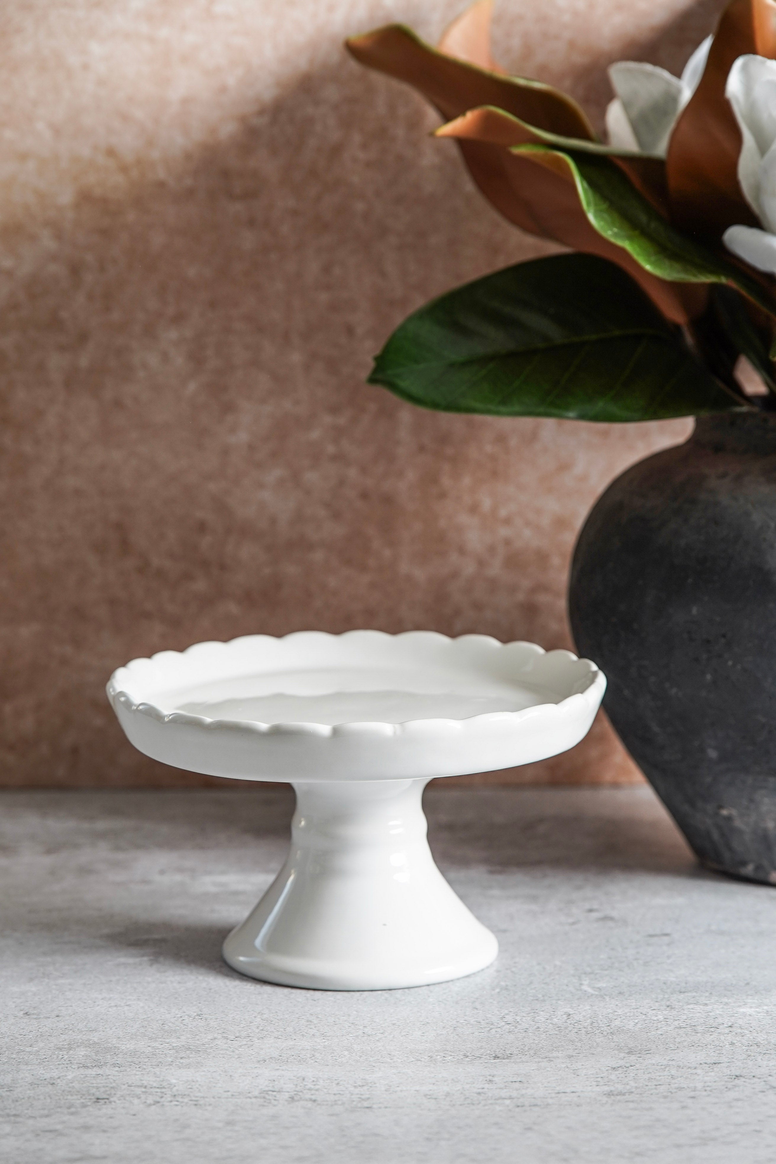 Marley Scalloped Ceramic Pedestal