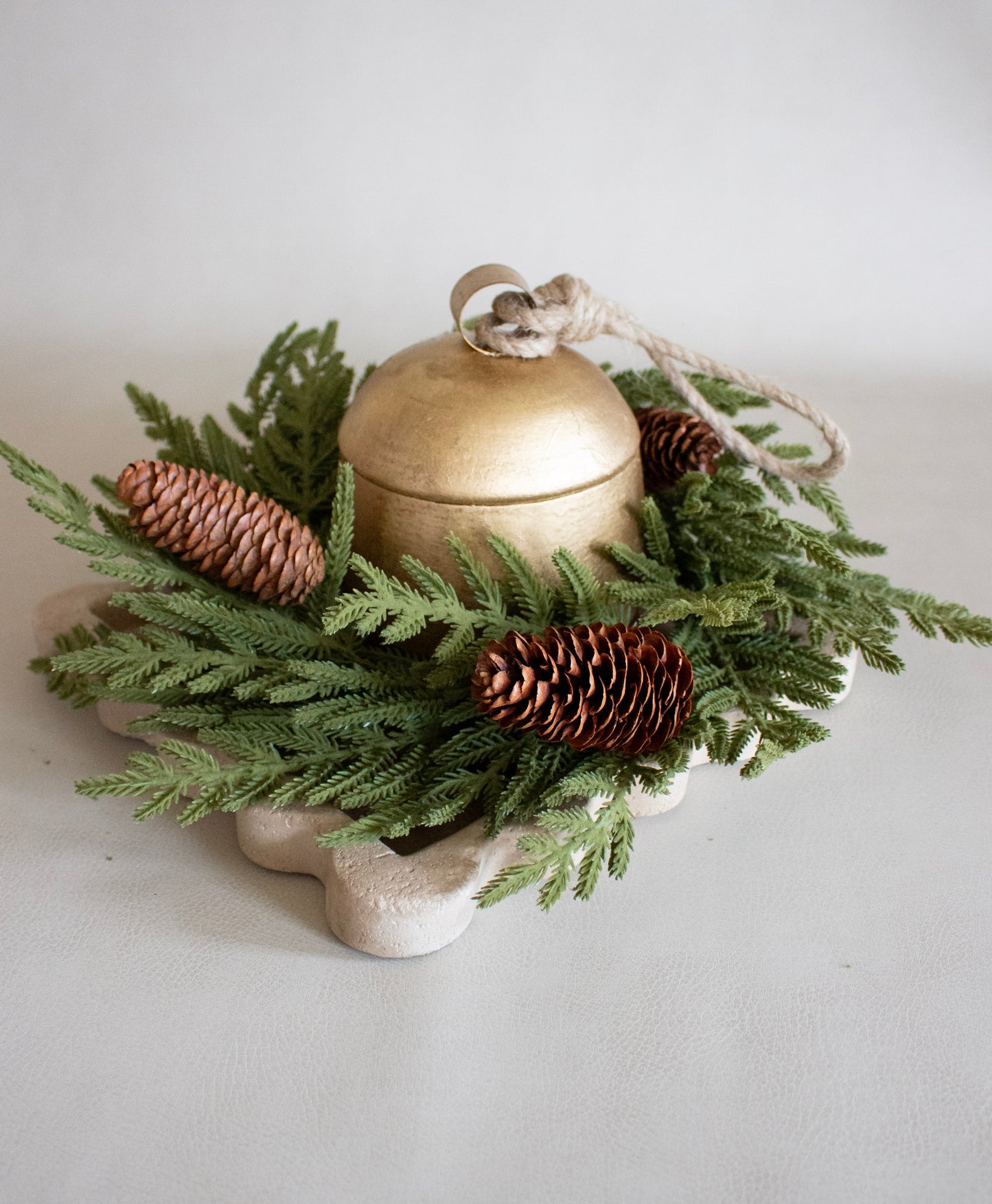 Scalloped Pinecone Holiday Accent Bundle