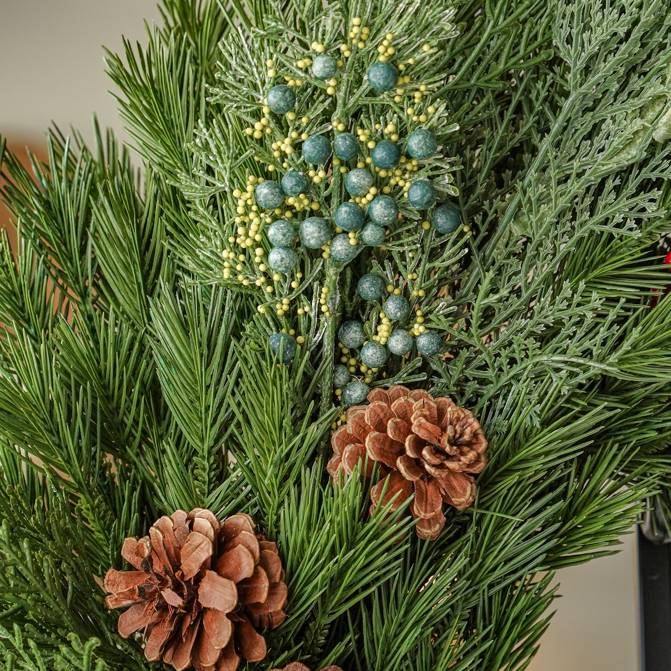 **SOLD AS IS** Mixed Green & Berry Wreath