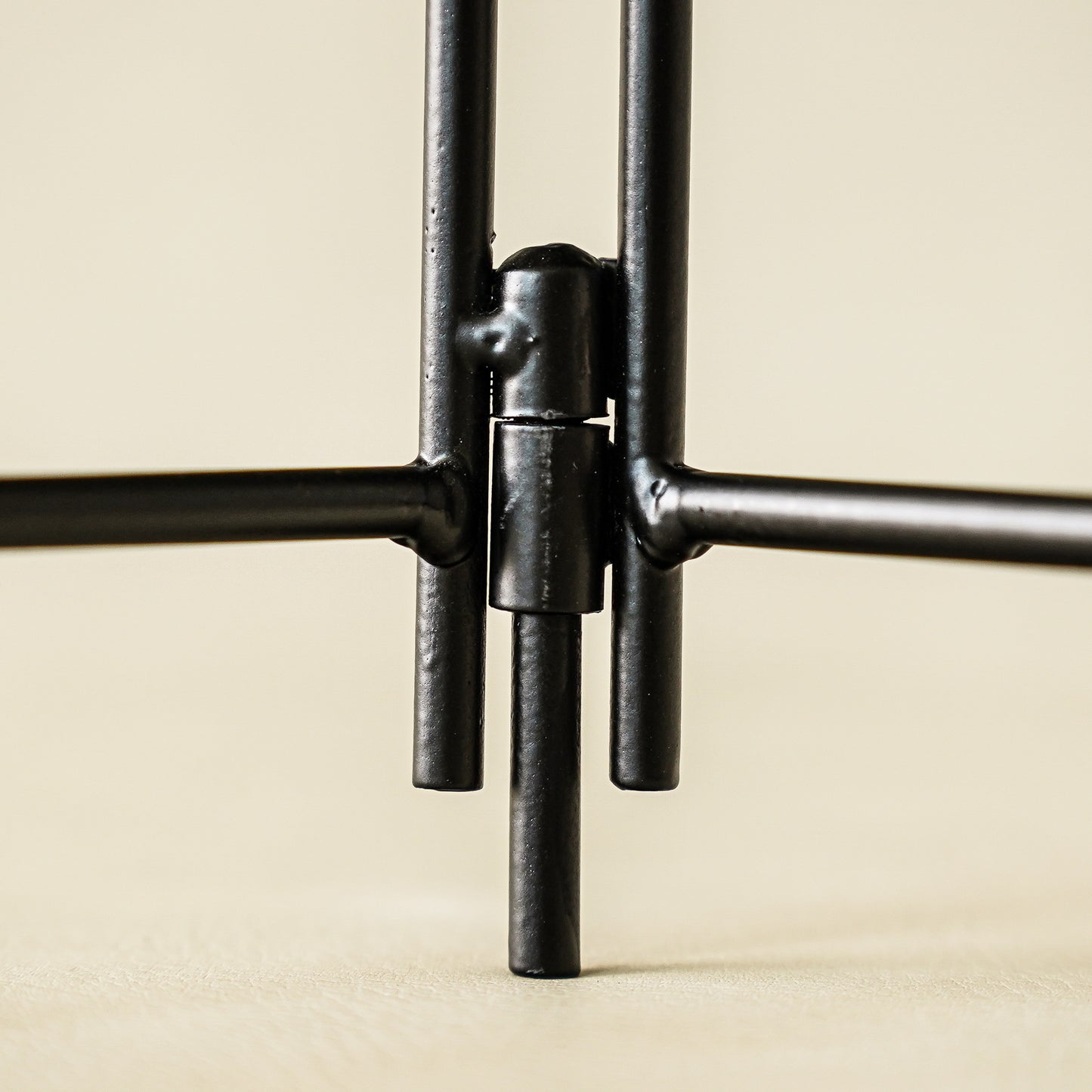 Black Straight Back Easel | 15.5"H Metal Display Stand