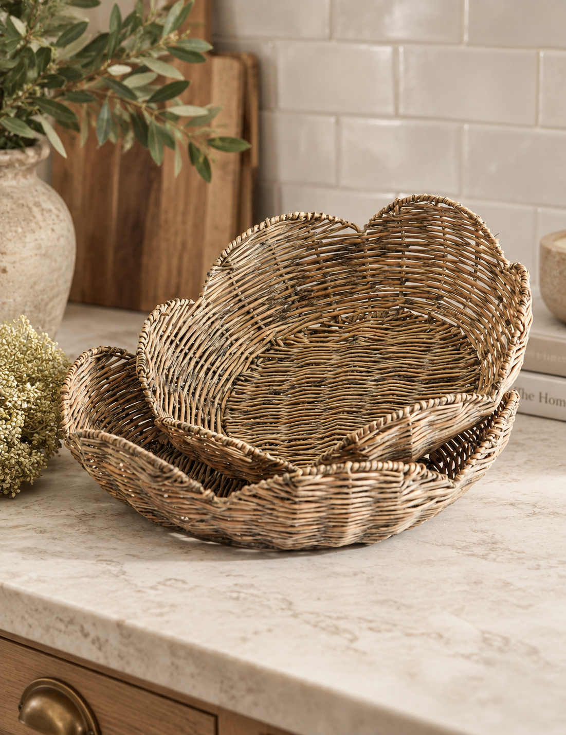 Gray Wash Scallop Tray