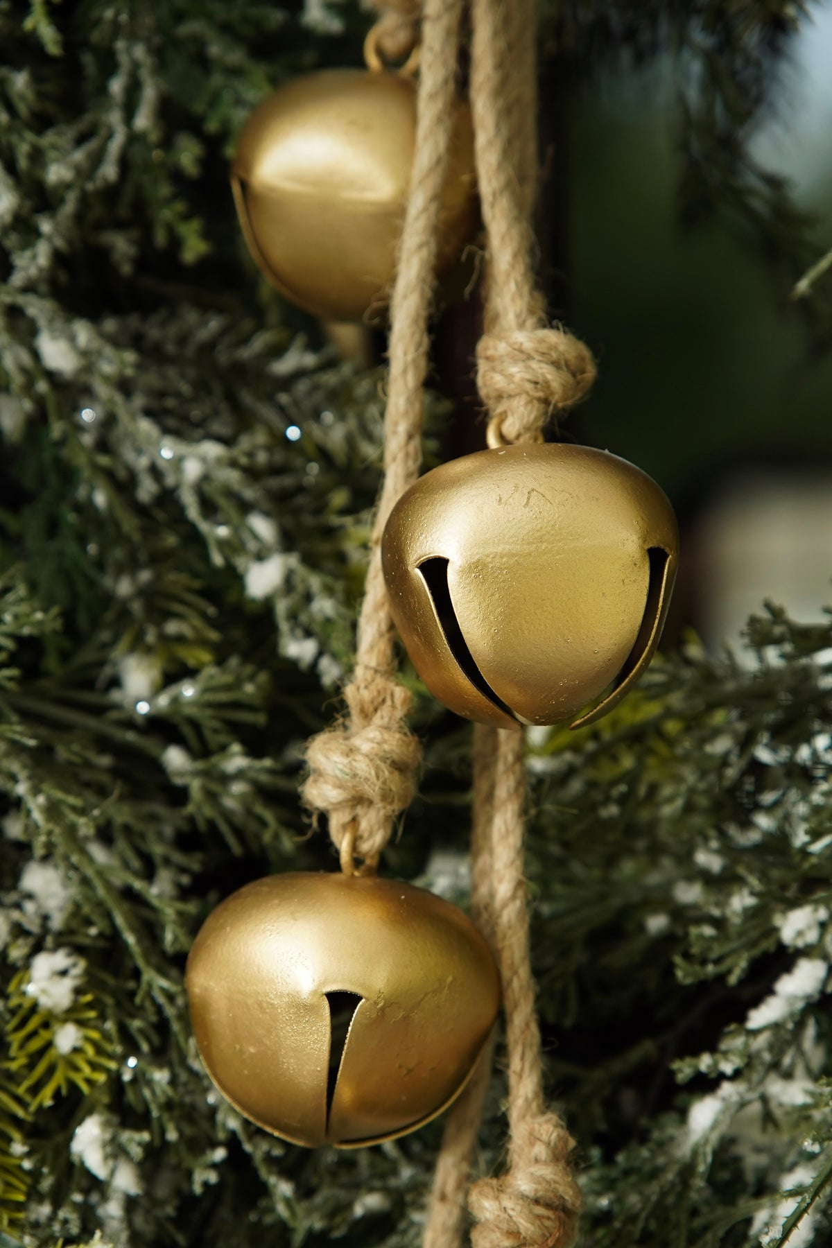 Antique Gold Bell Jute Hanger