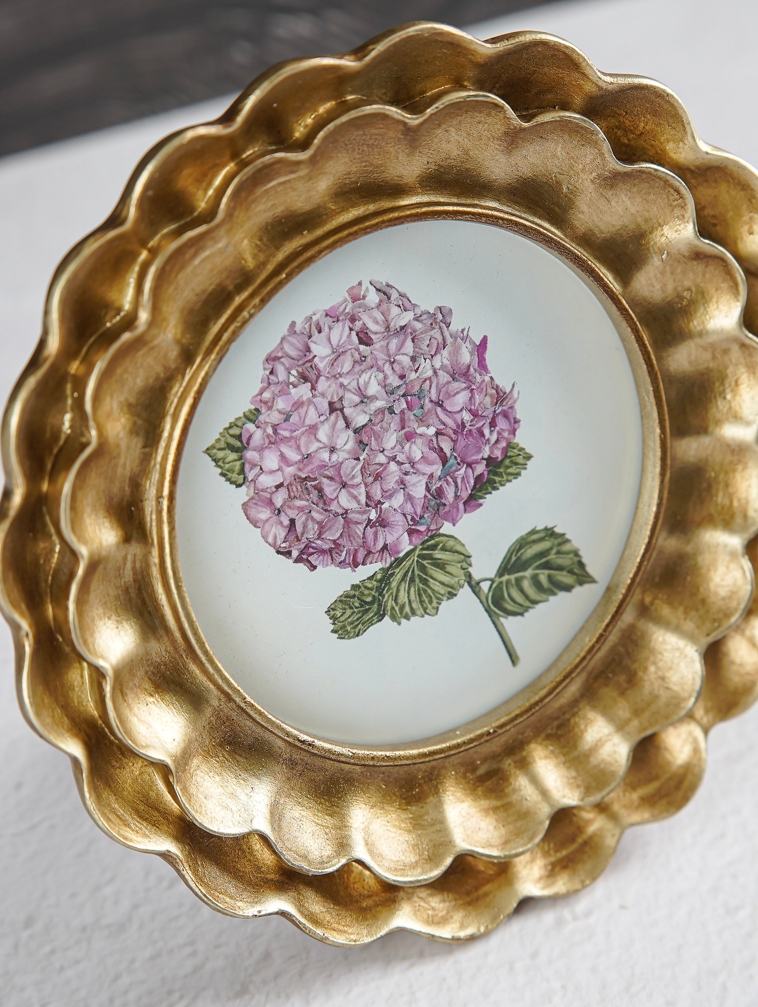 Round Bronze Scallop Frame