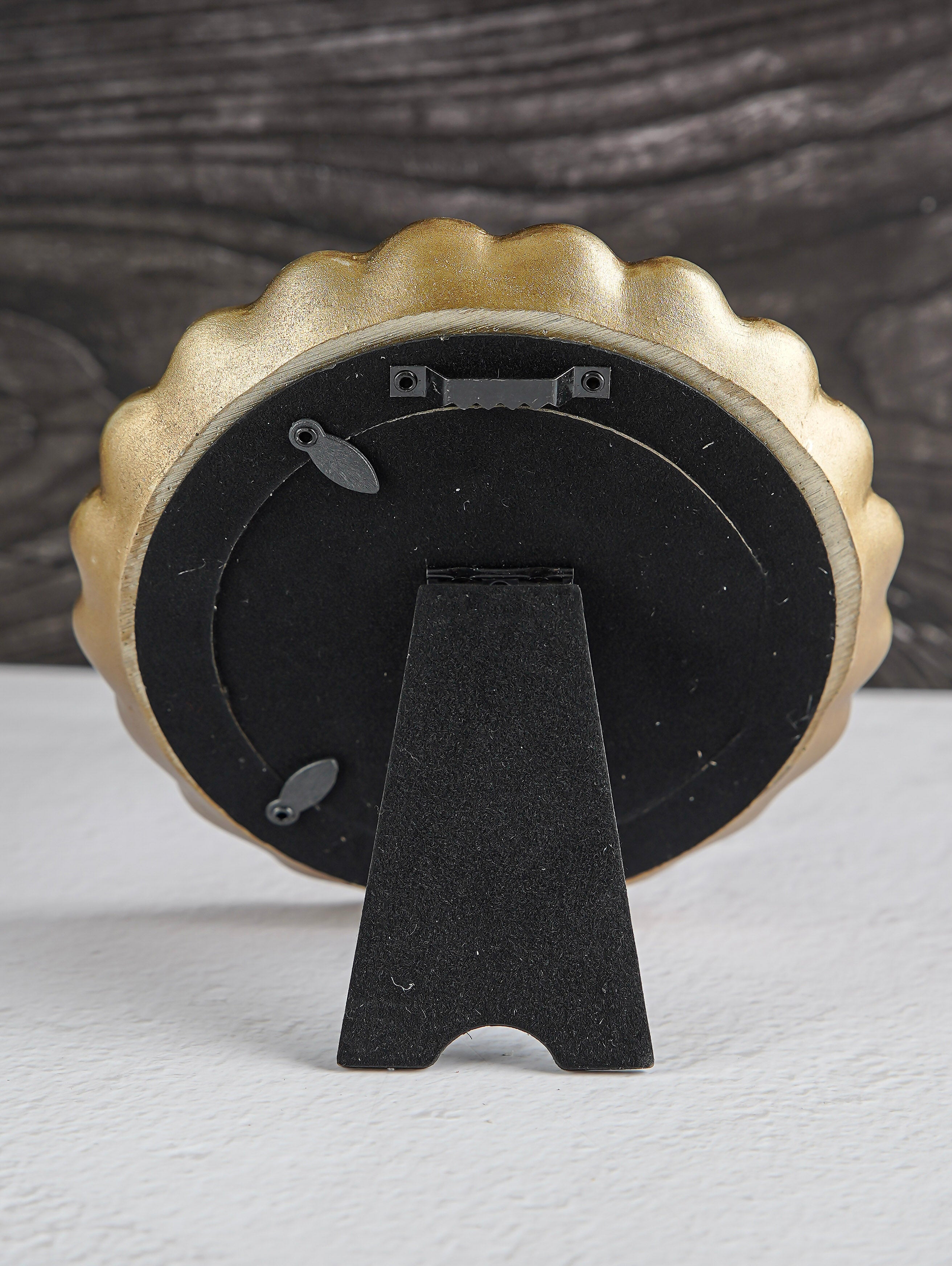 Round Bronze Scallop Frame
