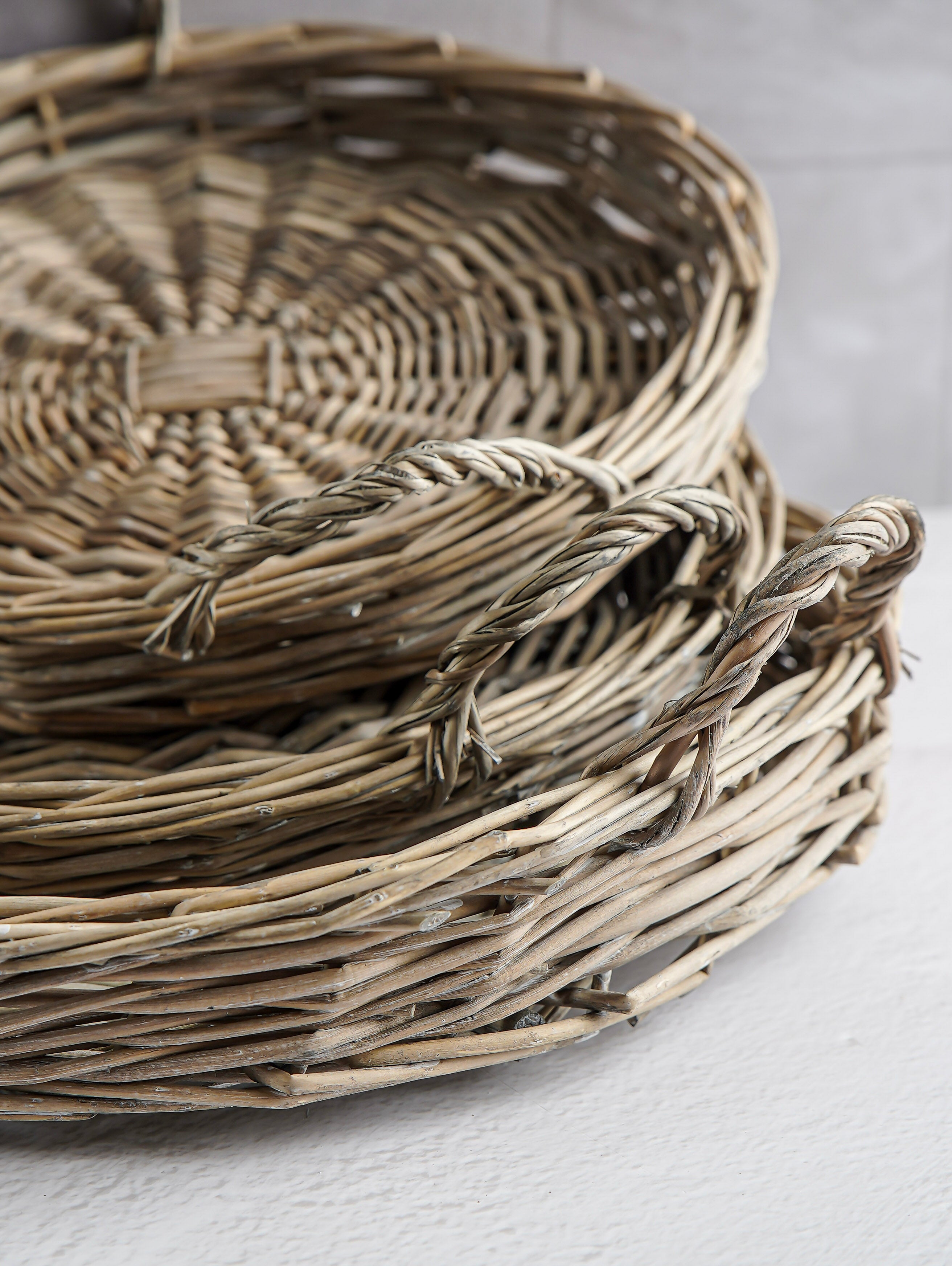 Round Willow Trays
