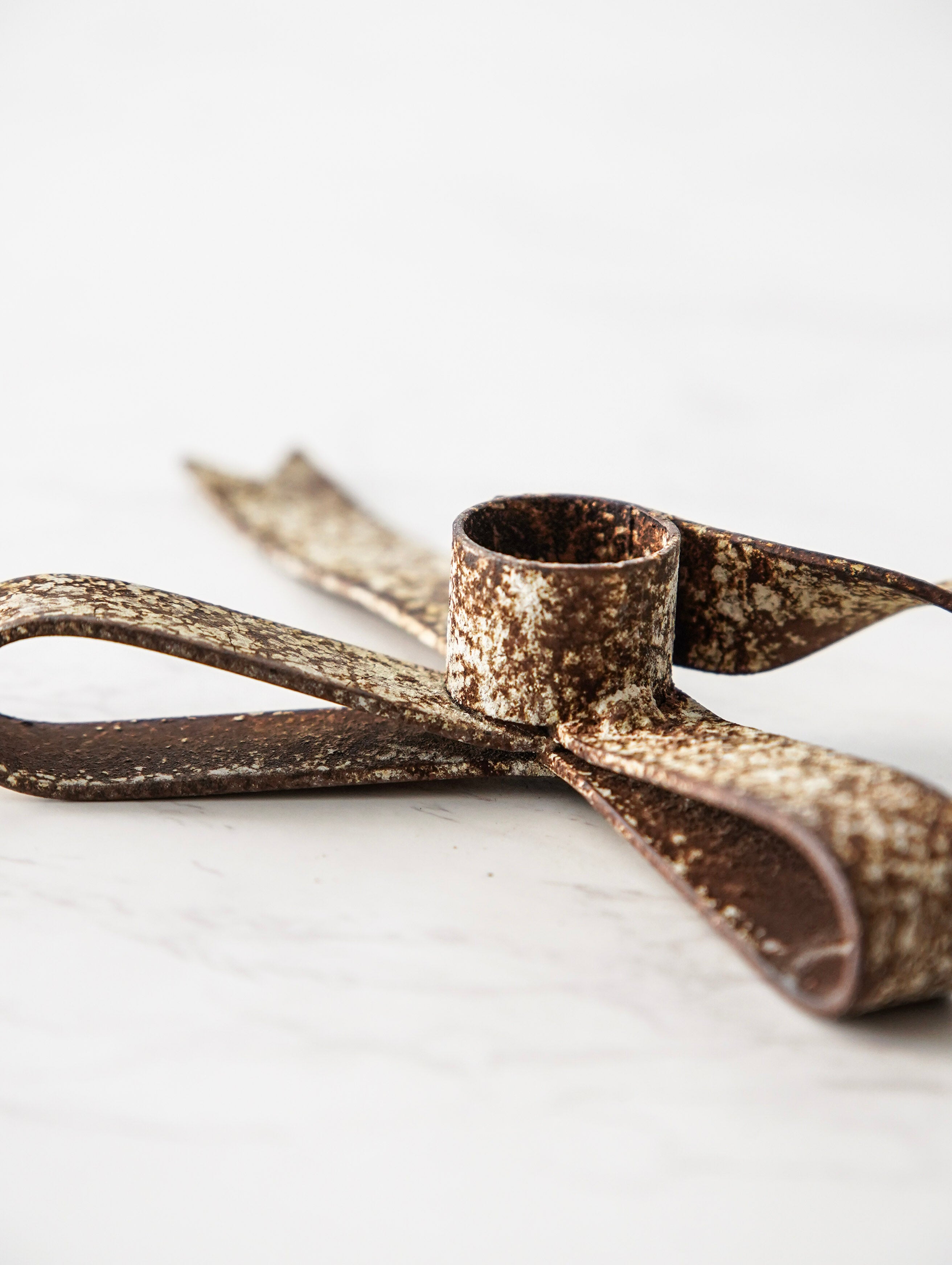 Rustic Bow Taper Holder