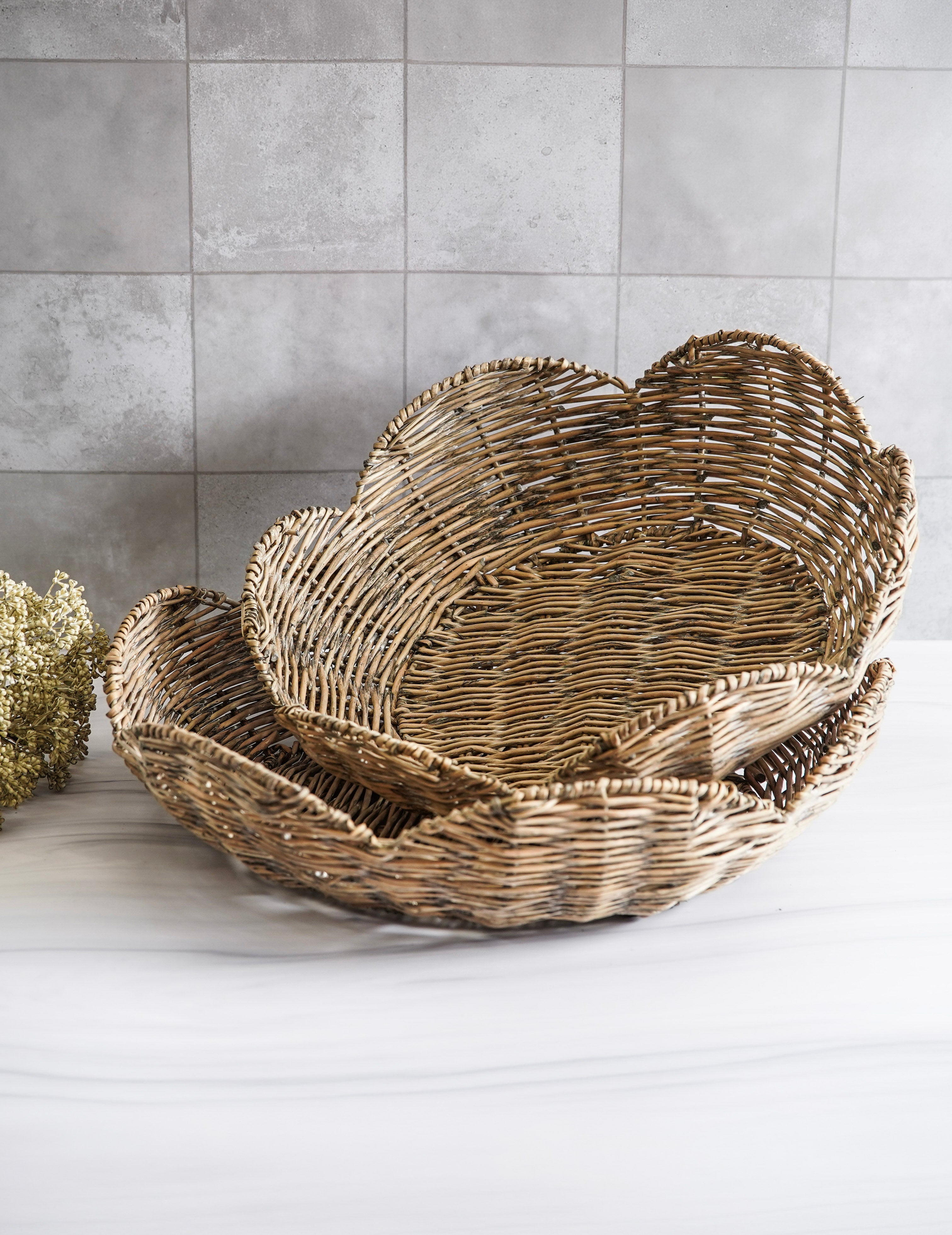 Gray Wash Scallop Tray