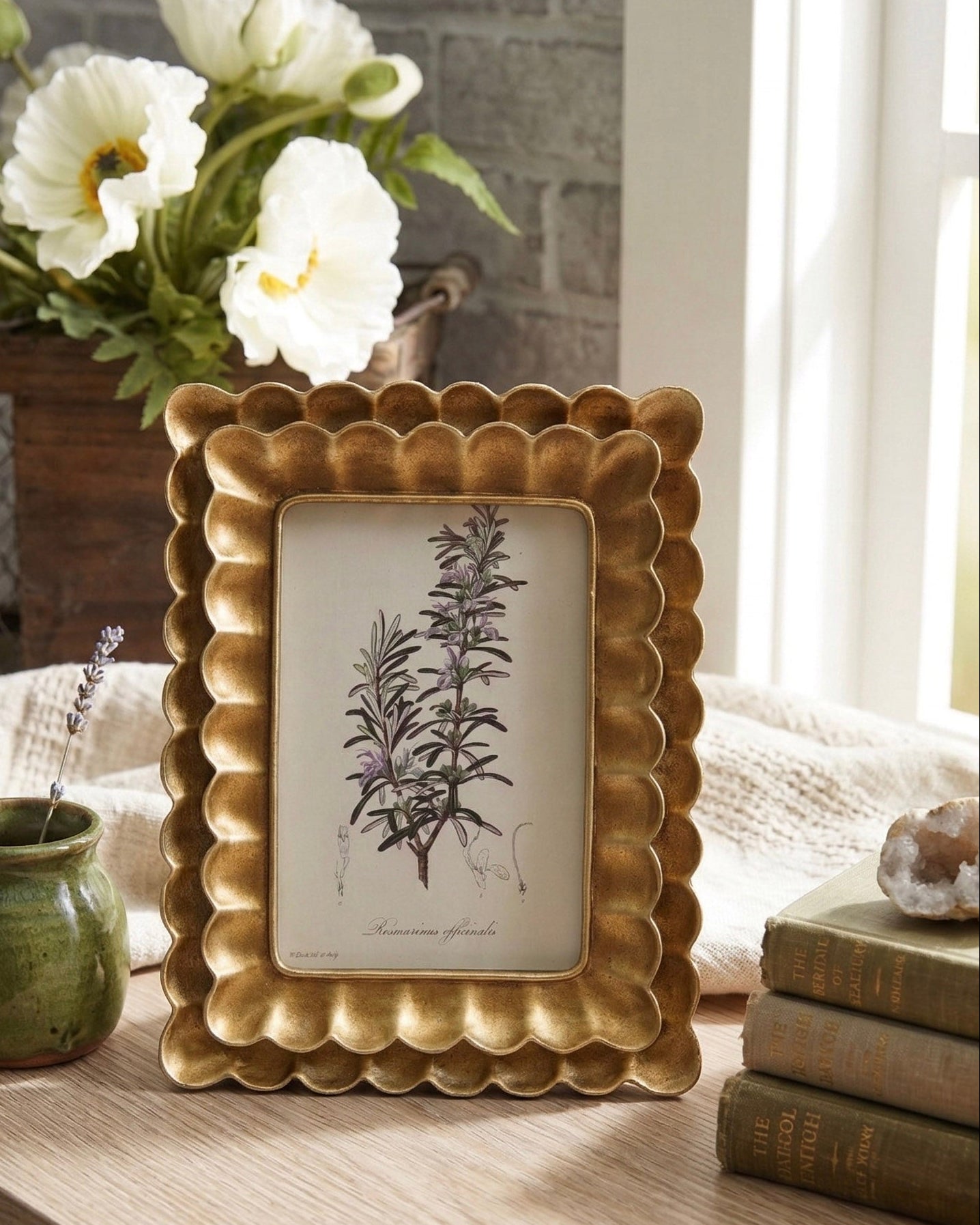 Poppy Scalloped Frame