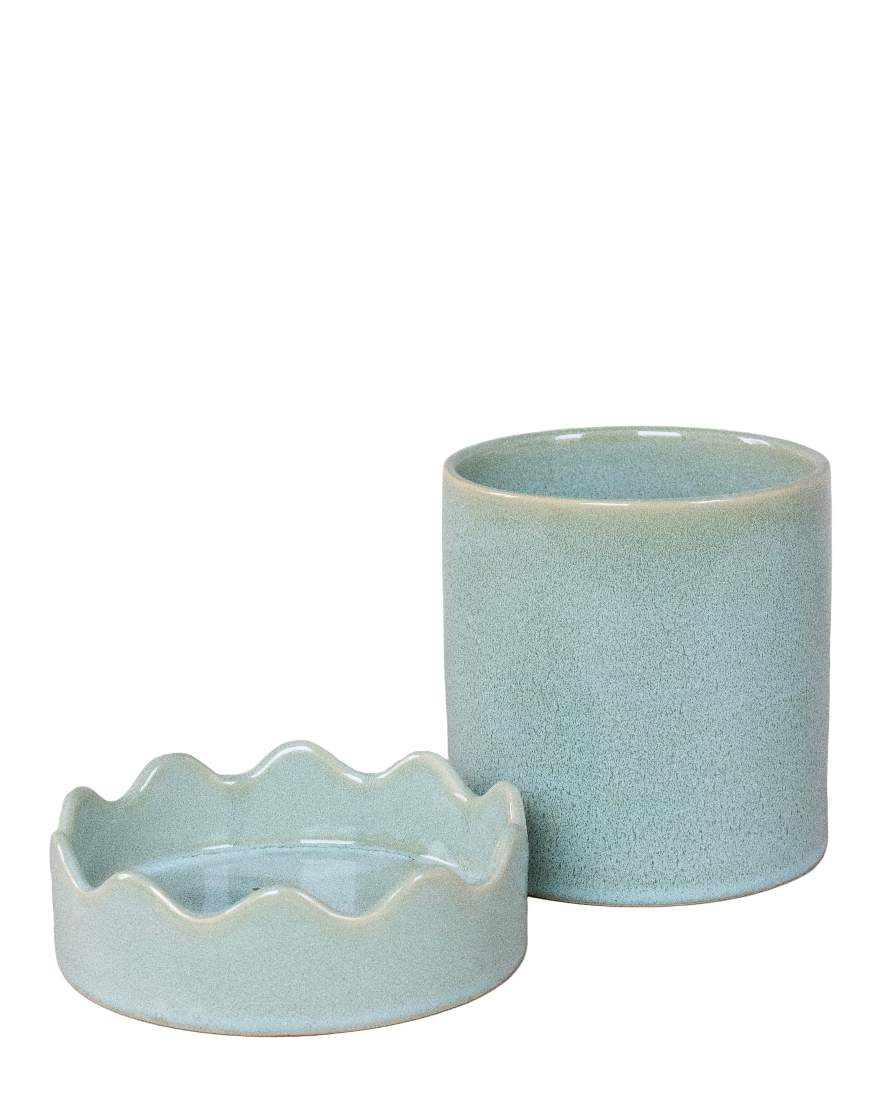 Planter with Ruffle Saucer