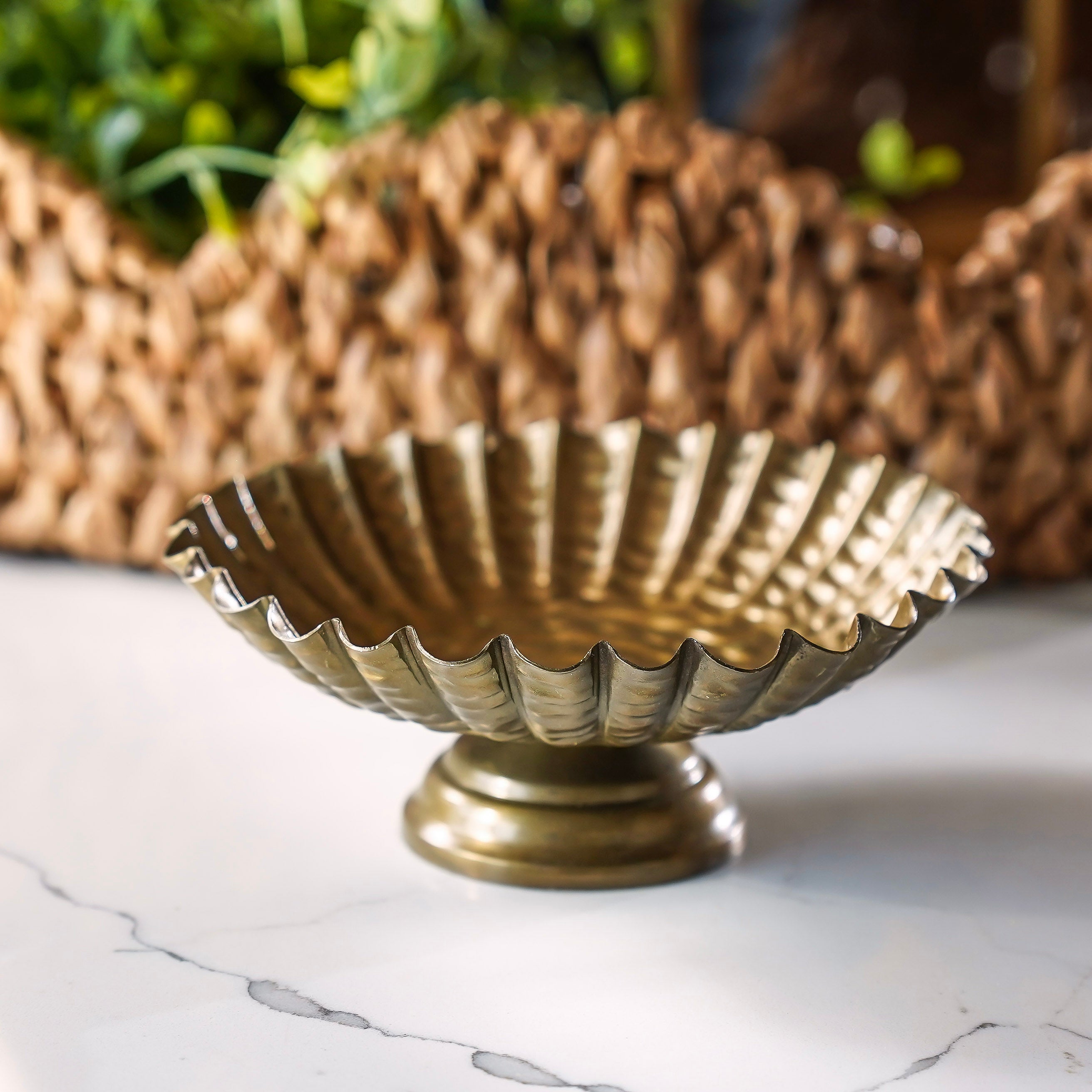木製コーン型スタンドホワイトモダンでオシャレです⭐ Decorative Home Accents | MJHome